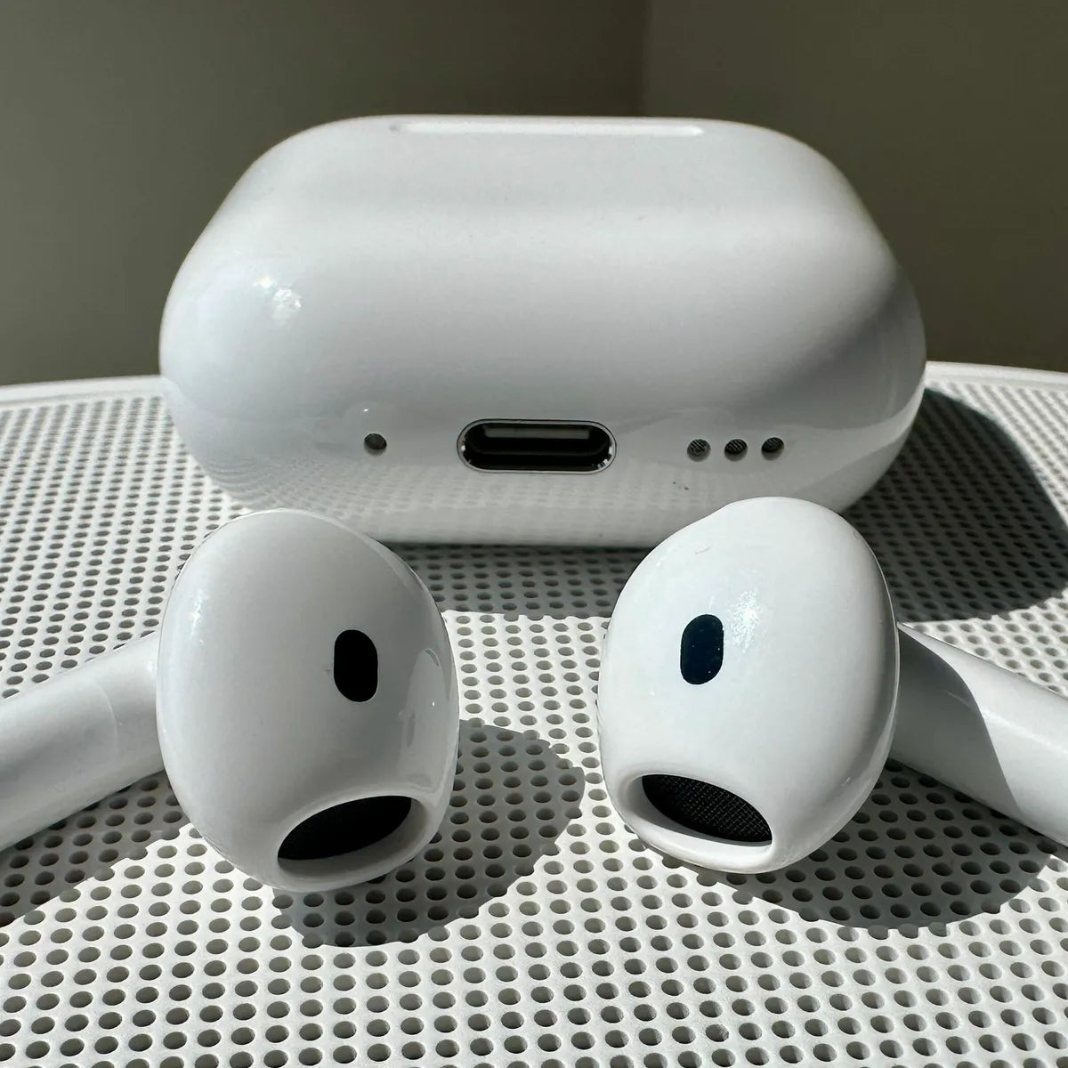 AirPods 4th Gen with Active Noise Cancellation – White